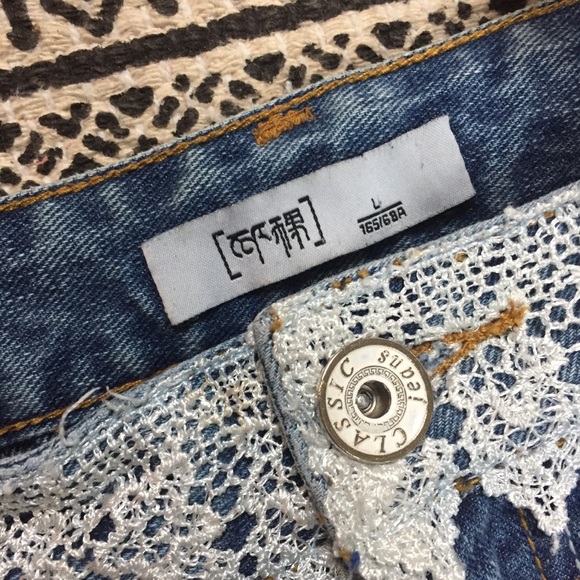 80’s Vibe 10.5” Rise Cropped Lace Trimmed Jeans - Picture 7 of 7